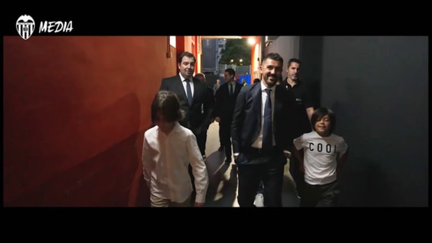 Behind the scenes: Tribute to David Villa in Valencia's game vs Barça